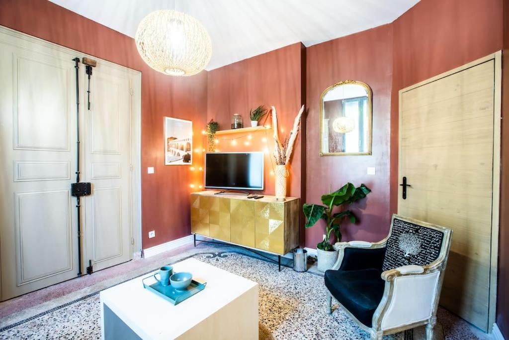 La Suite 2 Pieces Lit Queen Size Entree Privee Nîmes Buitenkant foto